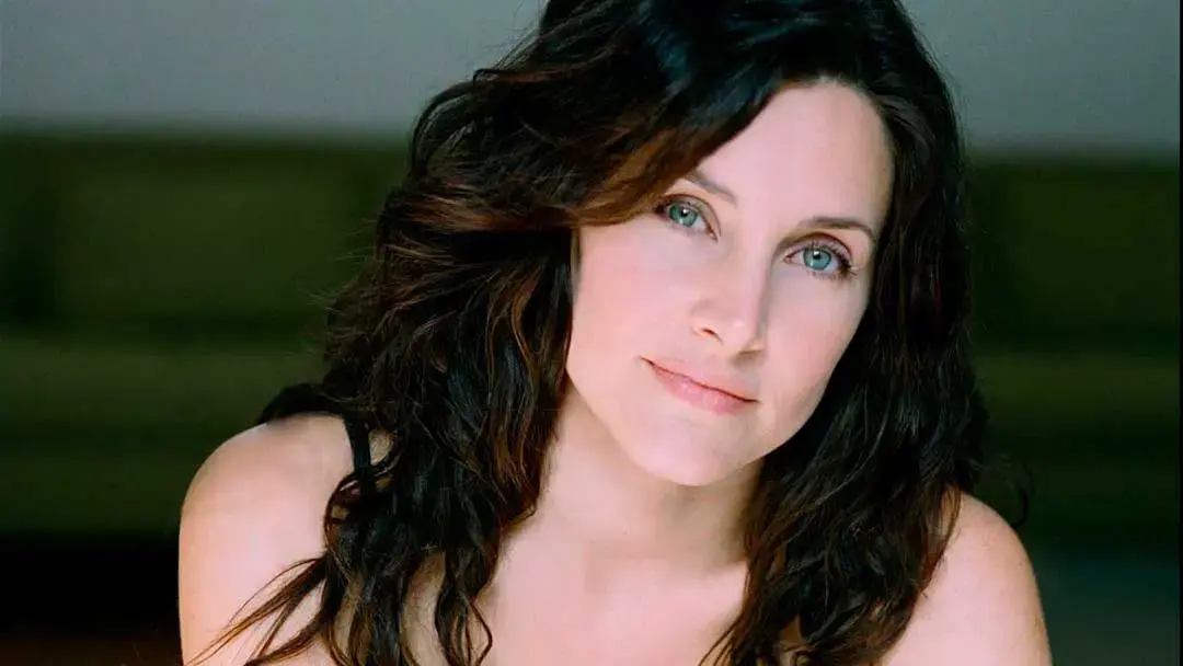 Rachel Shelley haciendo el pato
