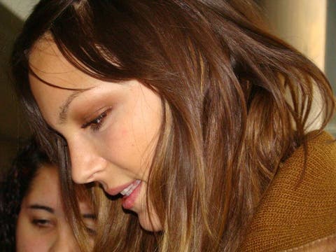 Sarah Nile saluda a sus seguidoras hispanas