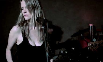 Uh Huh Her estrena el video de Black and Blue