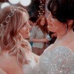 Callie y Arizona mirándose el día de su boda