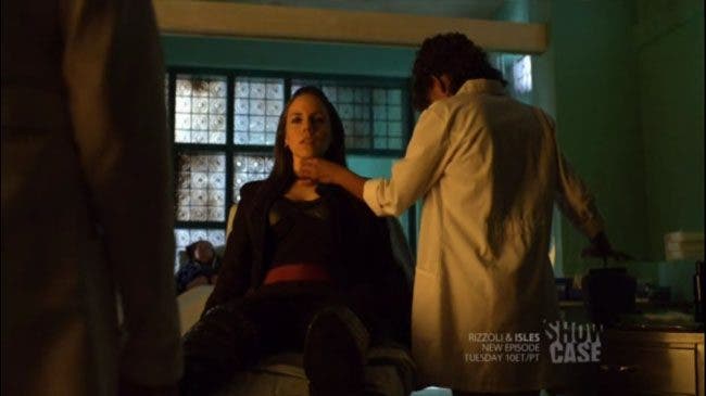 Lost Girl 2x15-07