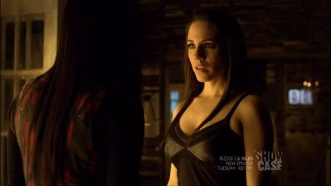 Lost Girl 2x15-08