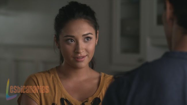 Pretty Little Liars 2x22-05