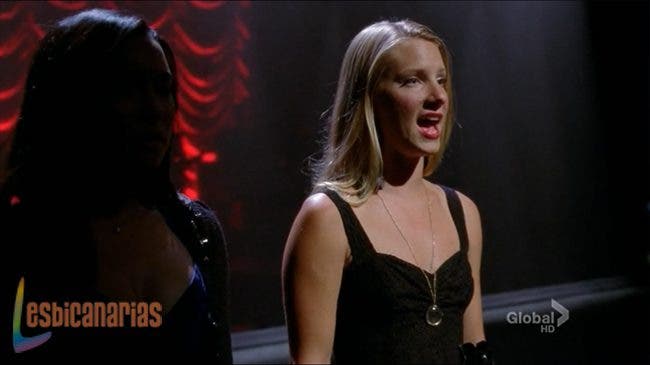 Santana y Brittany cantando a duo