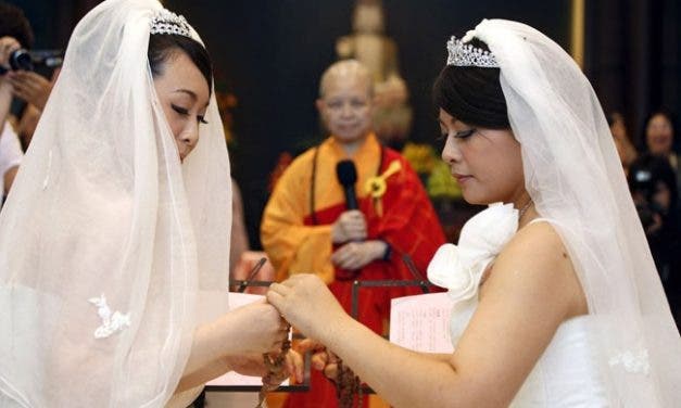 Mujeres Heteros apoyen el matrimonio gay o nos casaremos con sus novios
