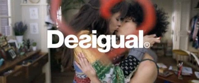 Desigual se marca un anuncio super lésbico