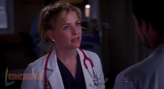 Arizona discutiendo con Karev