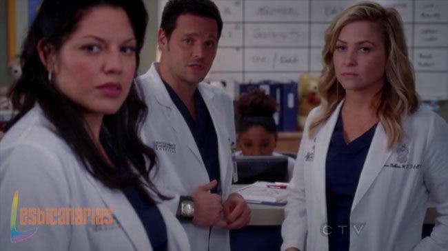 Callie, Alex y Arizona observando a la paciente