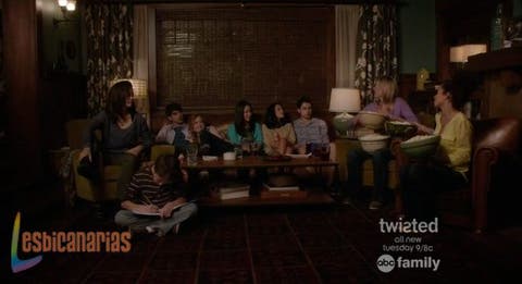 Los Fosters viendo televisi&oacute;n