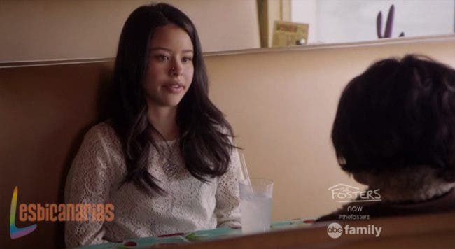 Mariana hablando con su madre biológica