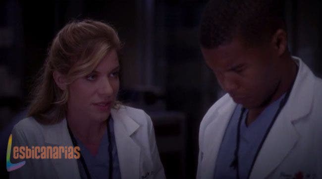 Leah hablando con los internos