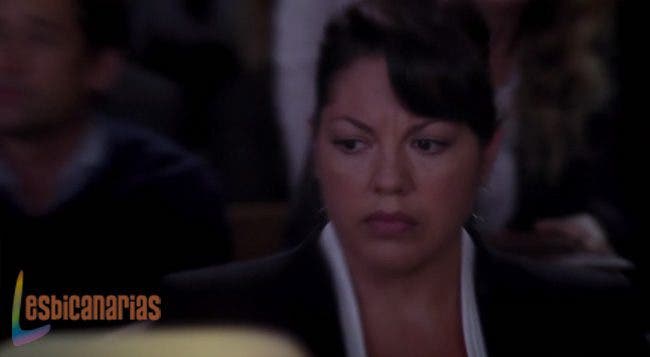 Callie escuchando al jurado