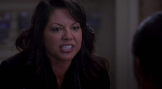 Callie gritándole a una empleada