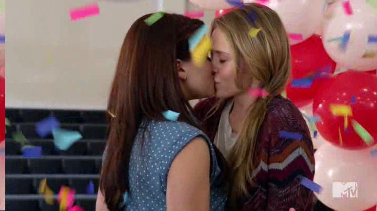 Faking it resumen de episodio 1x01 Amy y Karma • Lesbicanarias