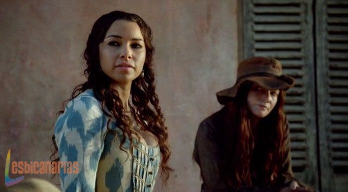 Anne y Max en Black Sails