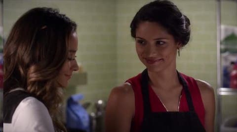 emily y talia cocinando