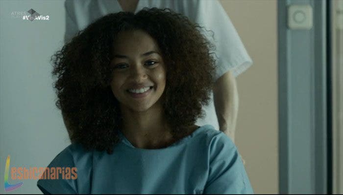 La Rizos sonriendo en Vis a Vis