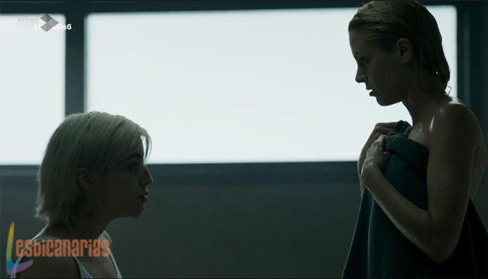 Maca hablando con Casper en vis a vis