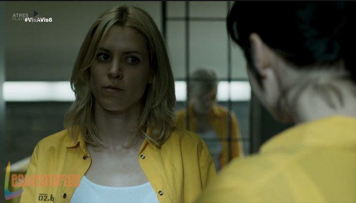 Maca-mirando-de-reojo-a-Zulema