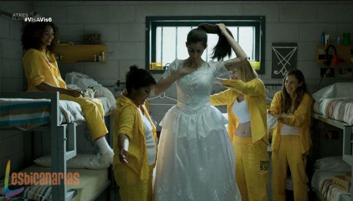 Saray-vistiéndose-para-la-boda