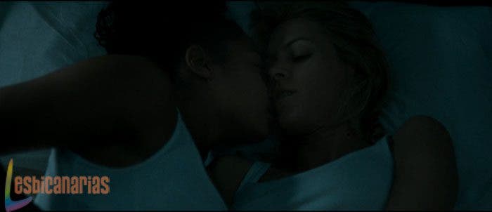 Maca y Rizos acariciándose