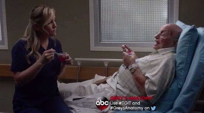 Arizona-compartiendo-gelatina-con-el-viejito