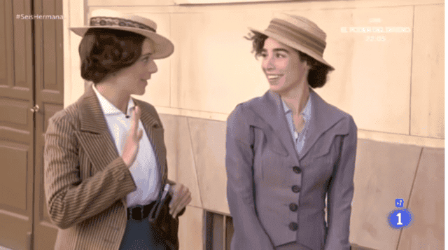 celia y aurora sonriendo