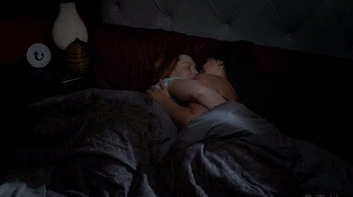 Penny y Callie en la cama