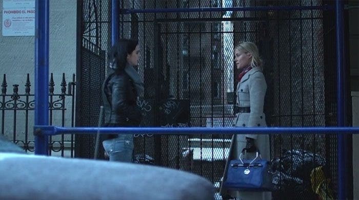 Jessica y Trish hablando