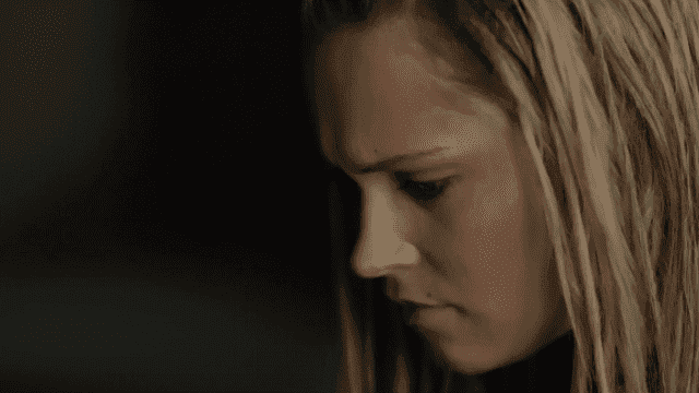 "Clarke y Lexa sólo somos amigas, Titus. Deverdadtelojuro, por eso estoy tan preocupada"