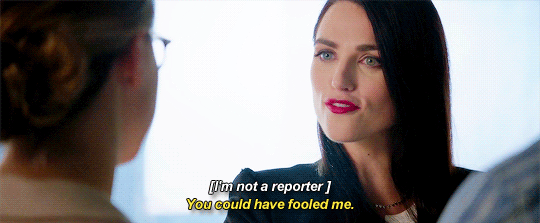 K: "No soy reportera" L: "Me podrías haber engañado" (Vía supergirlbenoist.tumblr.com)