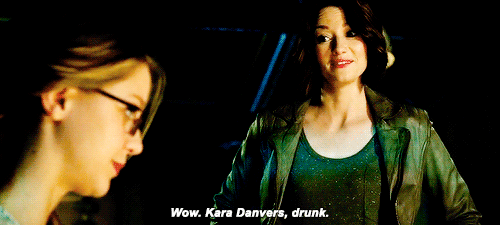 "Wow, Kara Danvers ebria" (Vía dailycwsupergirl.tumblr.com)