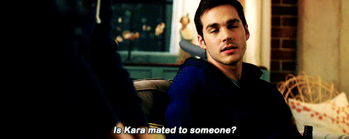 "¿Kara tiene pareja?" (Vía cwsupergirlgifs.tumblr.com)