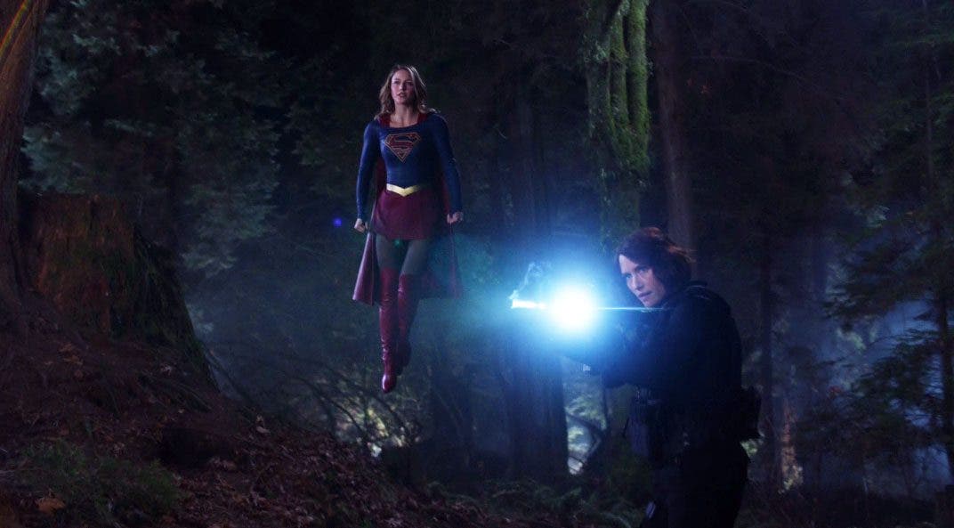 Alex y Kara en el bosque