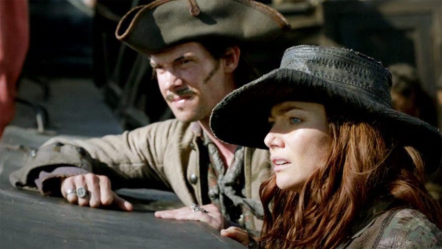 Anne Bonny mirando al horizonte
