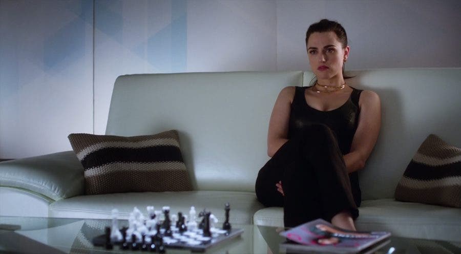 Lena Luthor con cara de Poker
