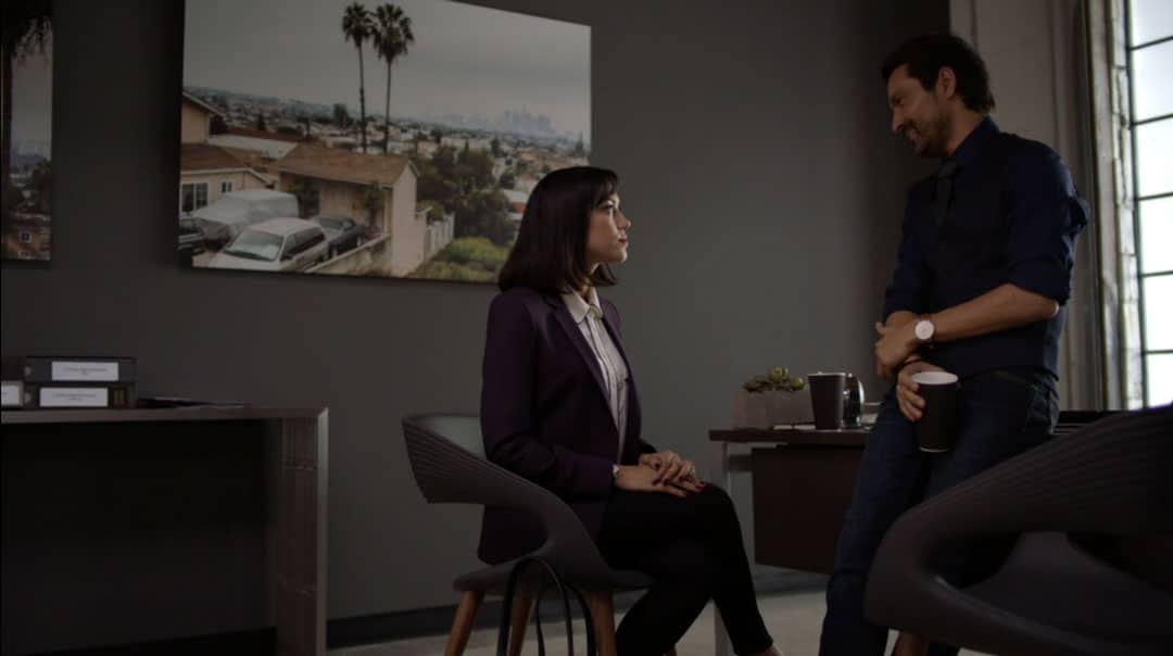 Emma hablando con Nelson