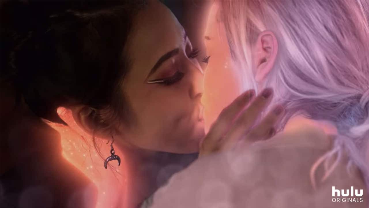Karolina y Nico besándose
