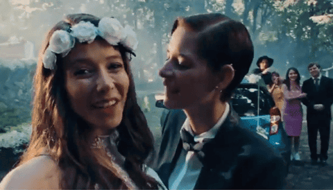 Chevrolet reinventa la historia del pr&iacute;ncipe azul y la hace l&eacute;sbica