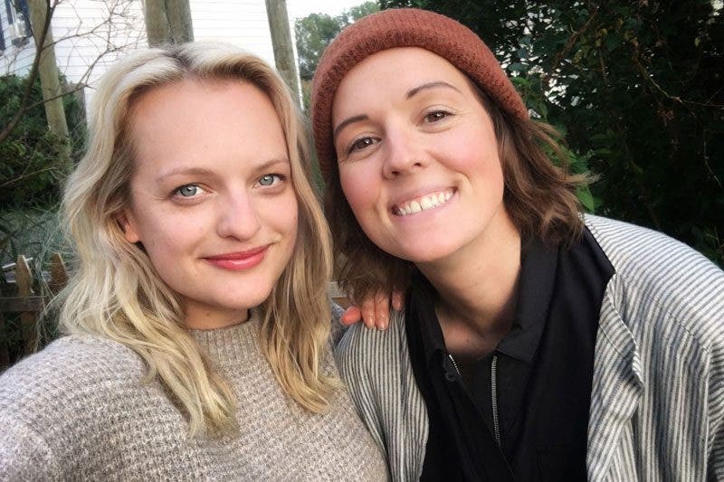 Bradi Carlile y Elisabeth Moss