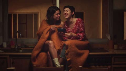 Ana Castillo y Greta Fernandez en on Me