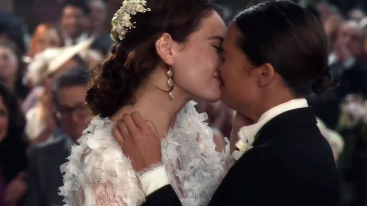 Alicia Vikander y Lily James se casan en la secuela de 4 bodas y un funeral