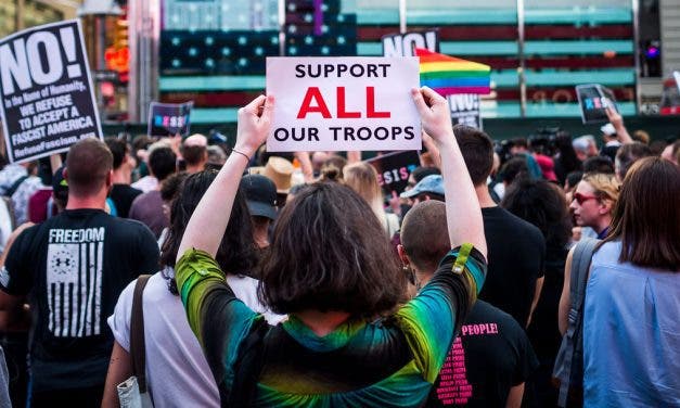 Biden revoca el veto de Trump a las personas transgénero en el Ejército