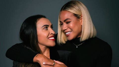 Marta Vieira da Silva y Toni Deion Pressley mir&aacute;ndose