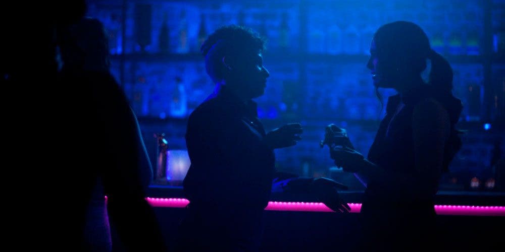 Dani y Sophie en el bar