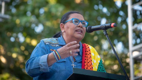 Mar&iacute;a del Monte en el orgullo de Sevilla