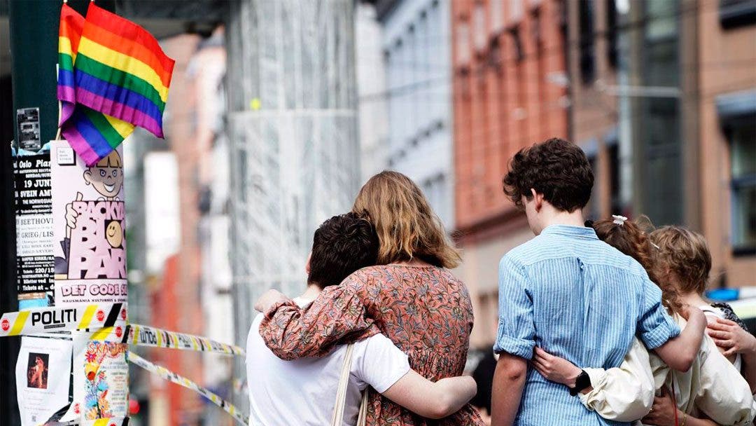 Oslo suspende las celebraciones del Orgullo LGBTQ tras un atentado contra un bar gay