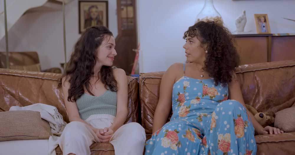 Luiza haciéndole ojitos a Duda