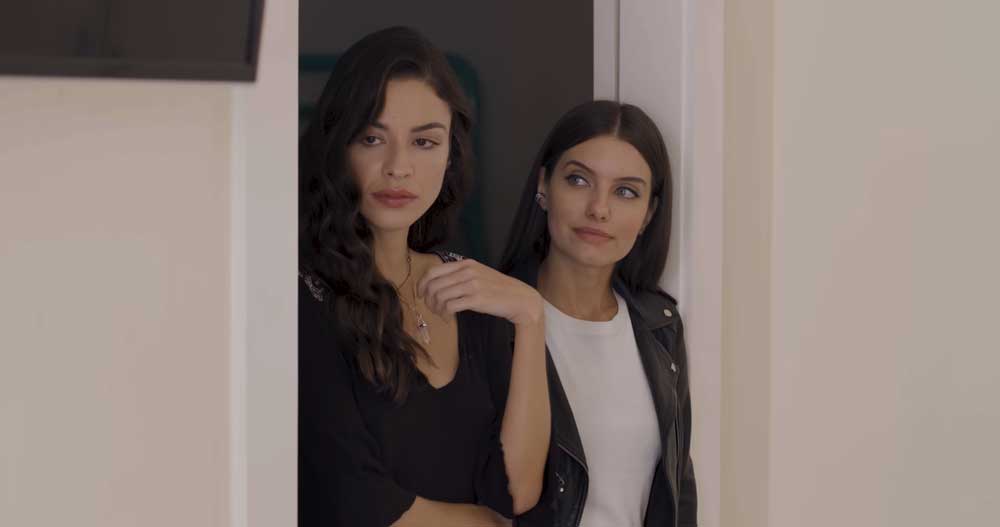 Luiza y Valentina en Stupid Wife