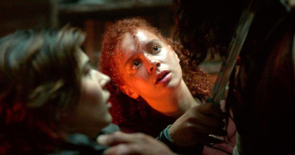 Jade protegiendo a Kit de Boorman